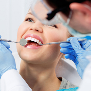 Difference Between a General vs. Cosmetic Dentist in Edisons